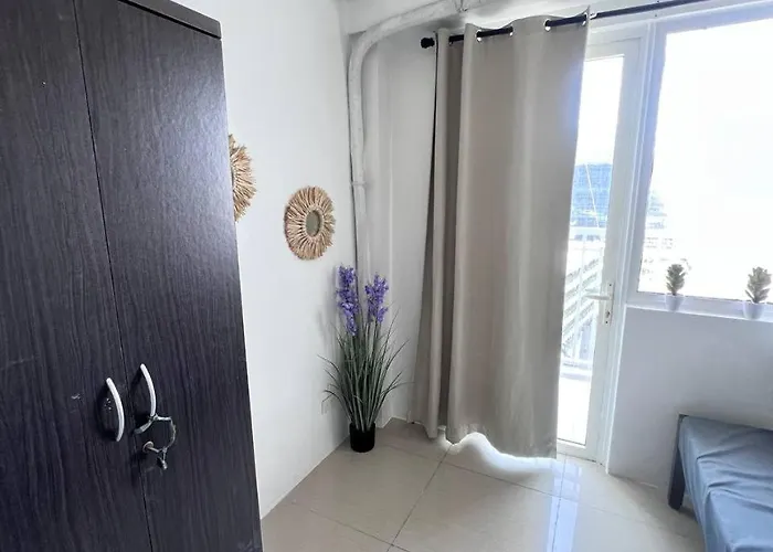Unistay Shore Res W Bal Bay View Nr Moa * Manila