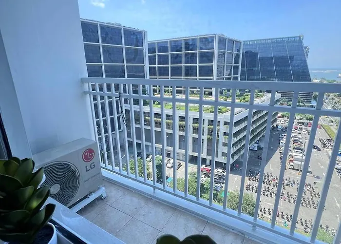 Unistay Shore Res W Bal Bay View Nr Moa Manila