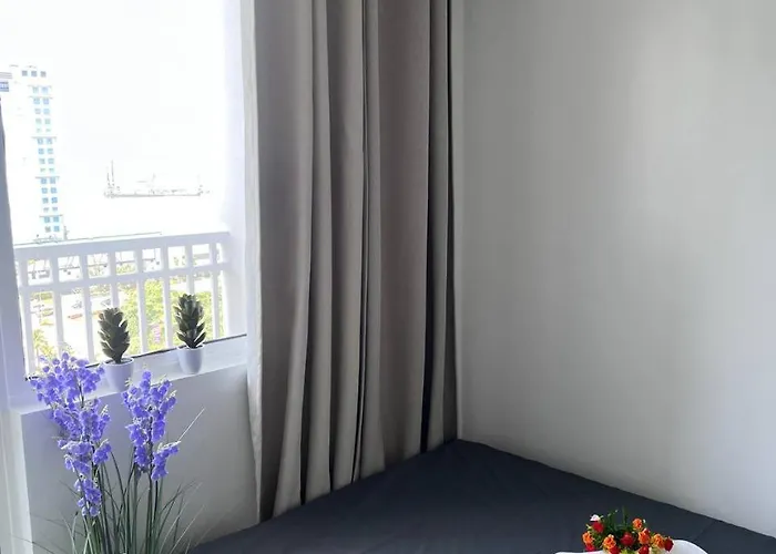 Unistay Shore Res W Bal Bay View Nr Moa * Manila